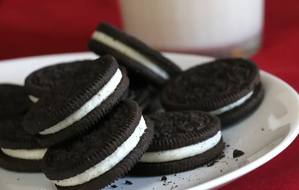 Chocolate sandwich cookies with a glass of milk
